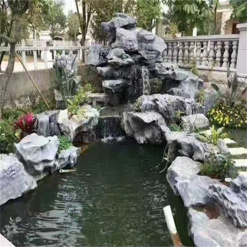 城中庭院假山鱼池图片